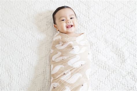 How to Properly Baby Swaddle: Maximize the Benefits.